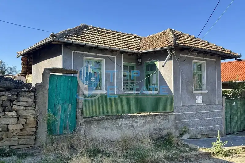 Къща с 2 спални в с. Джулюница, област Велико Търново