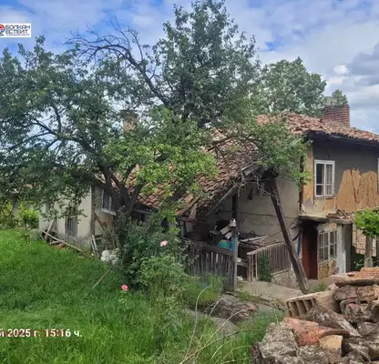 Снимка 2 — Къща във Велико Търново, с. Драгижево