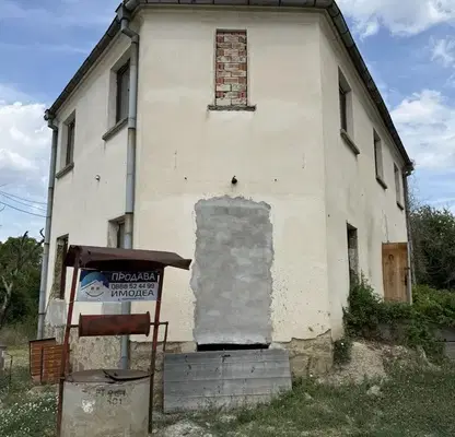 Снимка 2 — Двуетажна къща с 8 спални в с. Големаните, обл. Велико Търново