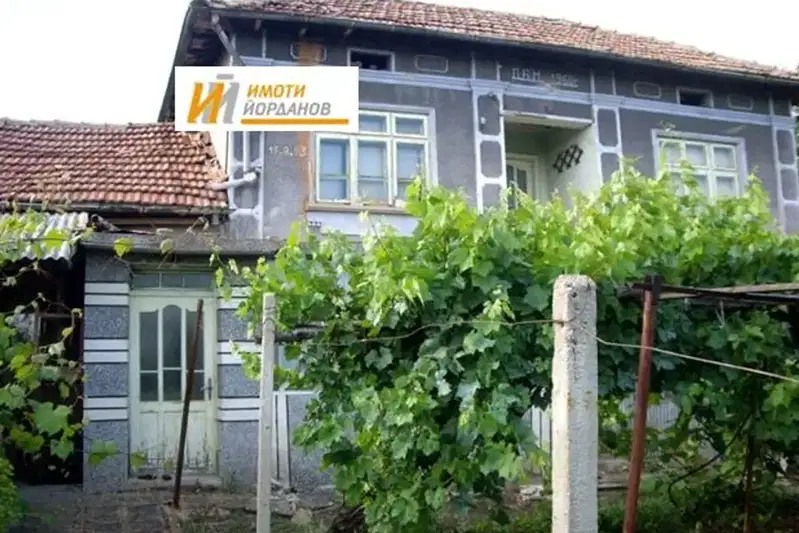 Къща с 4 стаи в с. Горна Липница, област Велико Търново