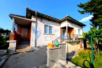 Къща във Велико Търново, с. Хаджидимитрово