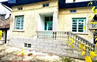 Къща във Велико Търново, с. Хотница