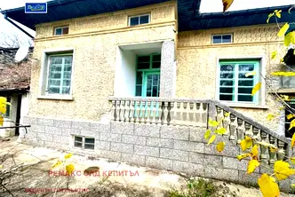 Къща във Велико Търново, с. Хотница