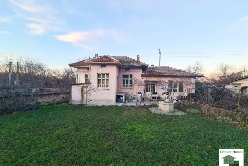 Къща във Велико Търново, с. Хотница