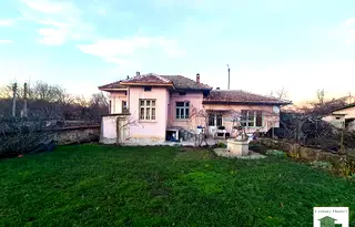 Къща във Велико Търново, с. Хотница