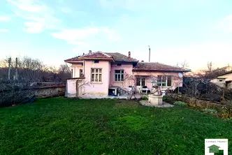 Къща във Велико Търново, с. Хотница