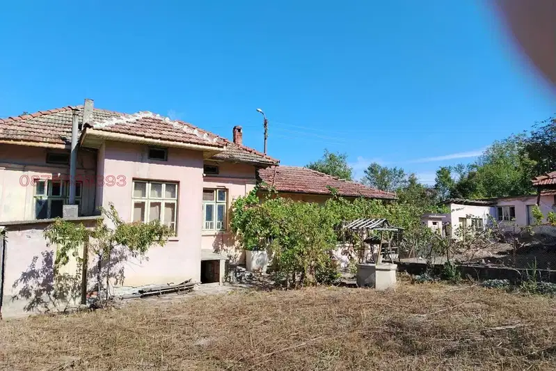 Къща във Велико Търново, с. Хотница