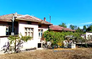 Къща във Велико Търново, с. Хотница
