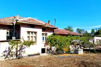 Къща във Велико Търново, с. Хотница