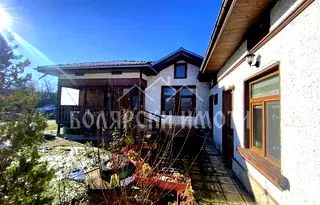Къща във Велико Търново, с. Хотница