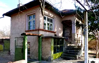 Къща във Велико Търново, с. Хотница