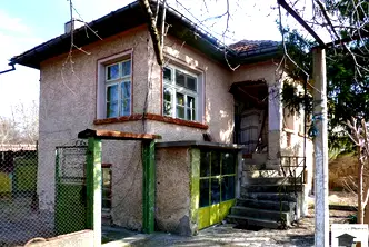 Къща във Велико Търново, с. Хотница