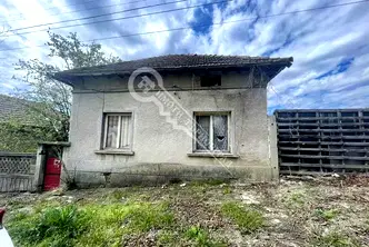 Къща във Велико Търново, с. Караисен