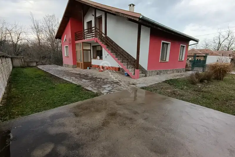 House in Oblast Veliko Tyrnovo, Karaisen