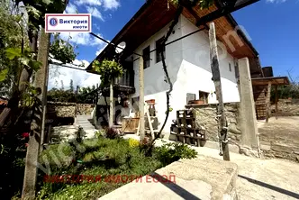 Къща във Велико Търново, с. Леденик