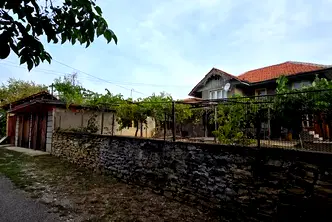 Къща във Велико Търново, с. Леденик