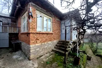 Къща във Велико Търново, с. Нова Върбовка