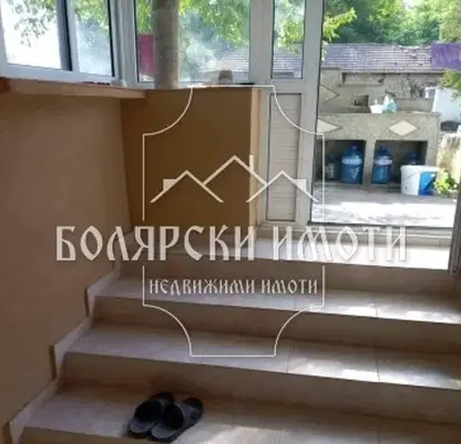 Снимка 4 — Двуетажна къща с гаражи в с. Обединение, обл. Велико Търново