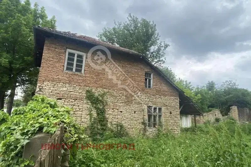 Къща с 4 стаи и двор в с. Обединение, обл. Велико Търново