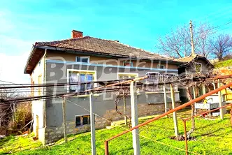 Къща във Велико Търново, с. Ореш