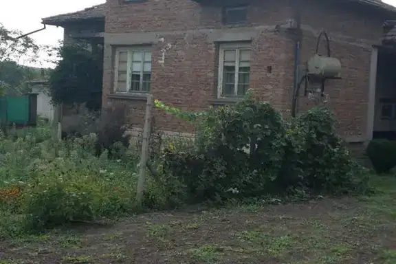 Къща във Велико Търново, с. Паисий