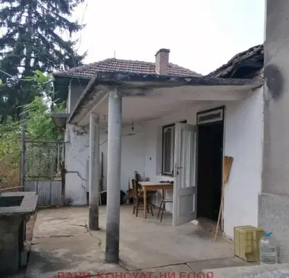 Снимка 2 — Къща във Велико Търново, с. Патреш