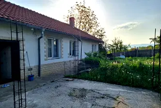 Къща във Велико Търново, с. Пчелище