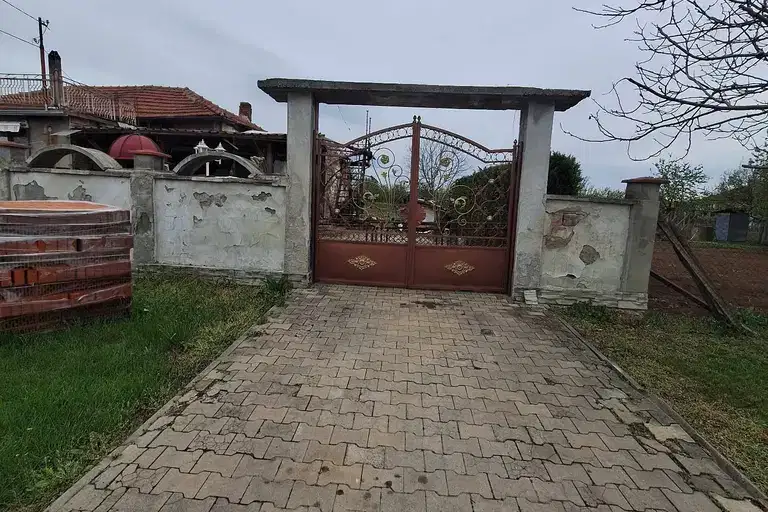 House in Oblast Veliko Tyrnovo, Pravda