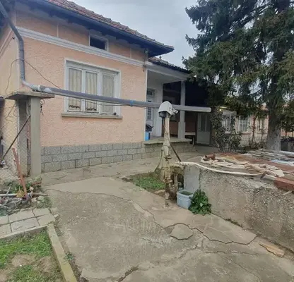Снимка 5 — Къща с 4 стаи и двор в с. Раданово, обл. Велико Търново