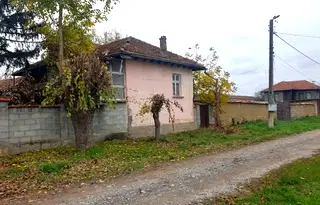 Къща във Велико Търново, с. Ресен