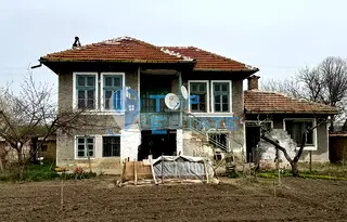 Къща във Велико Търново, с. Ресен