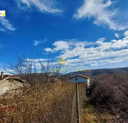 Снимка 4 — Къща с 3 стаи и стопанска постройка в с. Самоводене
