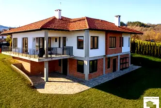 Къща във Велико Търново, с. Средни колиби