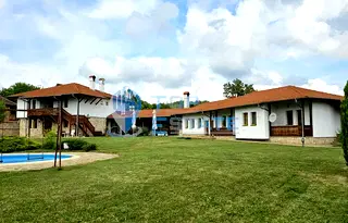 Къща във Велико Търново, с. Средни колиби