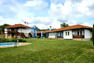 Къща във Велико Търново, с. Средни колиби