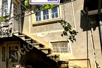 Къща във Велико Търново, с. Градина