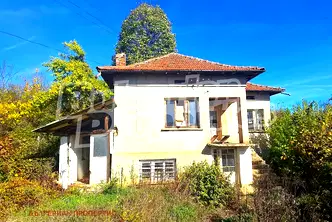 Къща във Велико Търново, с. Стрелец