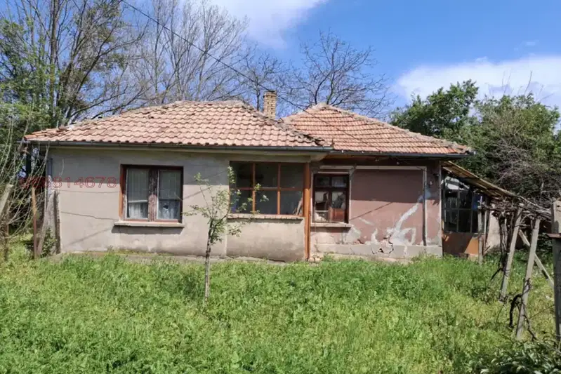 5-room house in s. Strelets, Veliko Tarnovo region with large yard