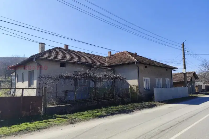 Къща във Велико Търново, с. Вардим