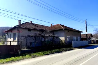 Къща във Велико Търново, с. Вардим