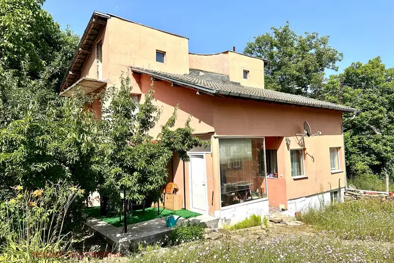 House in Oblast Veliko Tyrnovo, Vetrinci
