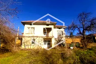 Къща във Велико Търново, с. Вишов