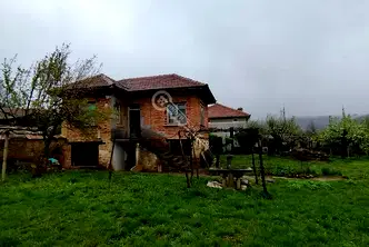Къща във Велико Търново, с. Вишов