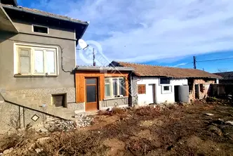 Къща във Велико Търново, с. Вишов