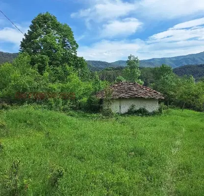 Снимка 3 — Малка къща с панорамна гледка в с. Зеленик, обл. Велико Търново