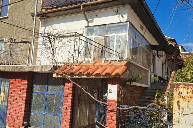 Къща във Враца, Мездра