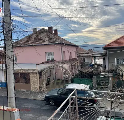 Снимка 4 — Къща във Враца, Мездра
