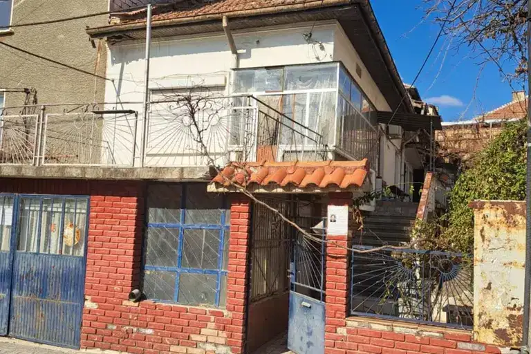 Къща във Враца, Мездра