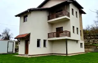 Къща във Враца, Мездра