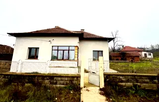 Къща във Враца, с. Гложене